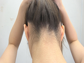 素人娘の全裸図鑑18　今時の女の子12名が恥らいながら脱衣していく様子をじっくり撮影した、変態紳士のためのヘアヌードコレクション　サンプル画像11